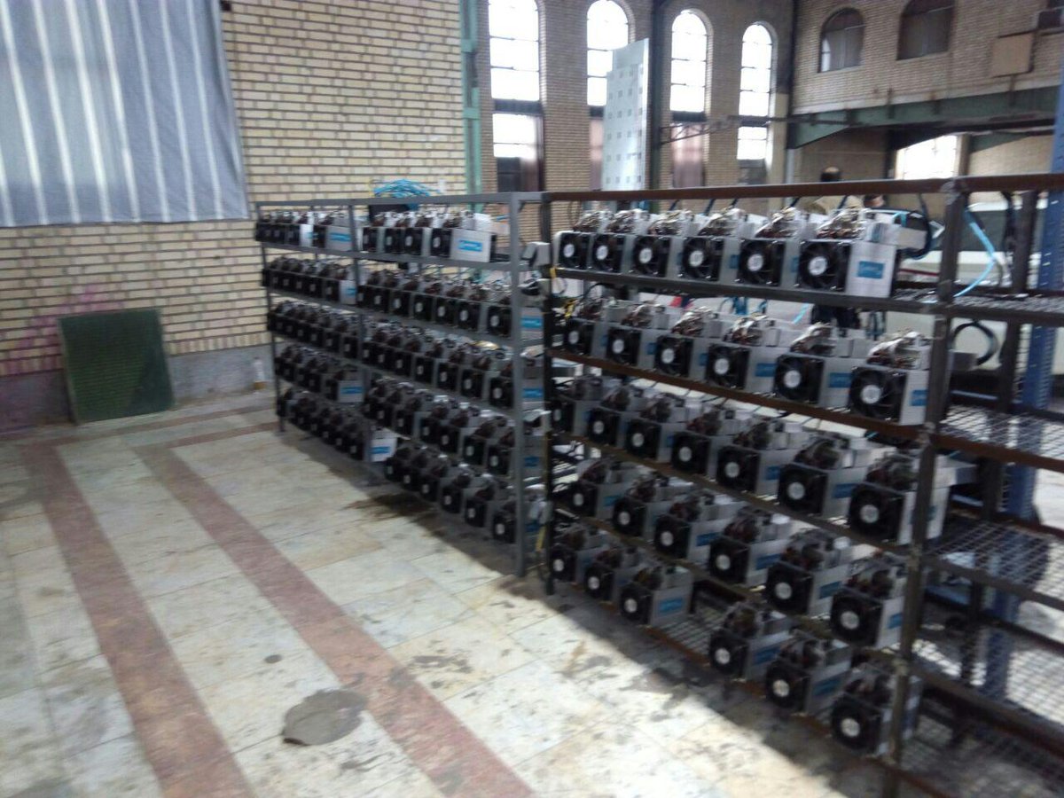Iranier trotsar varning och delar bilder av Bitcoin Mining i moskén